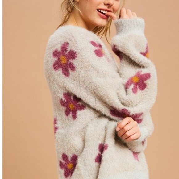 HP! New Soft fuzzy fur cozy floral  sweater - Picture 4 of 6